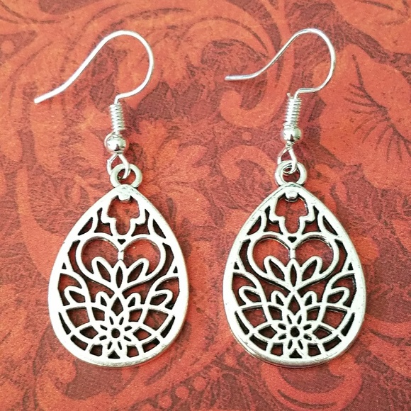 Teardrop hearts and flowers earrings - Picture 1 of 2